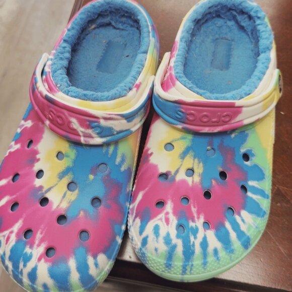 TIE - DYE fuzzy CROCS - Picture 1 of 1